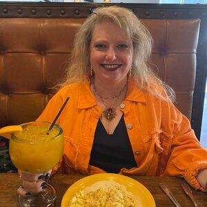 Meet your Posher, Carrie